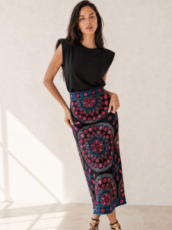 MARAC-FALDA-NEGRO-FLORES-COLORES-PANAMBI.jpg